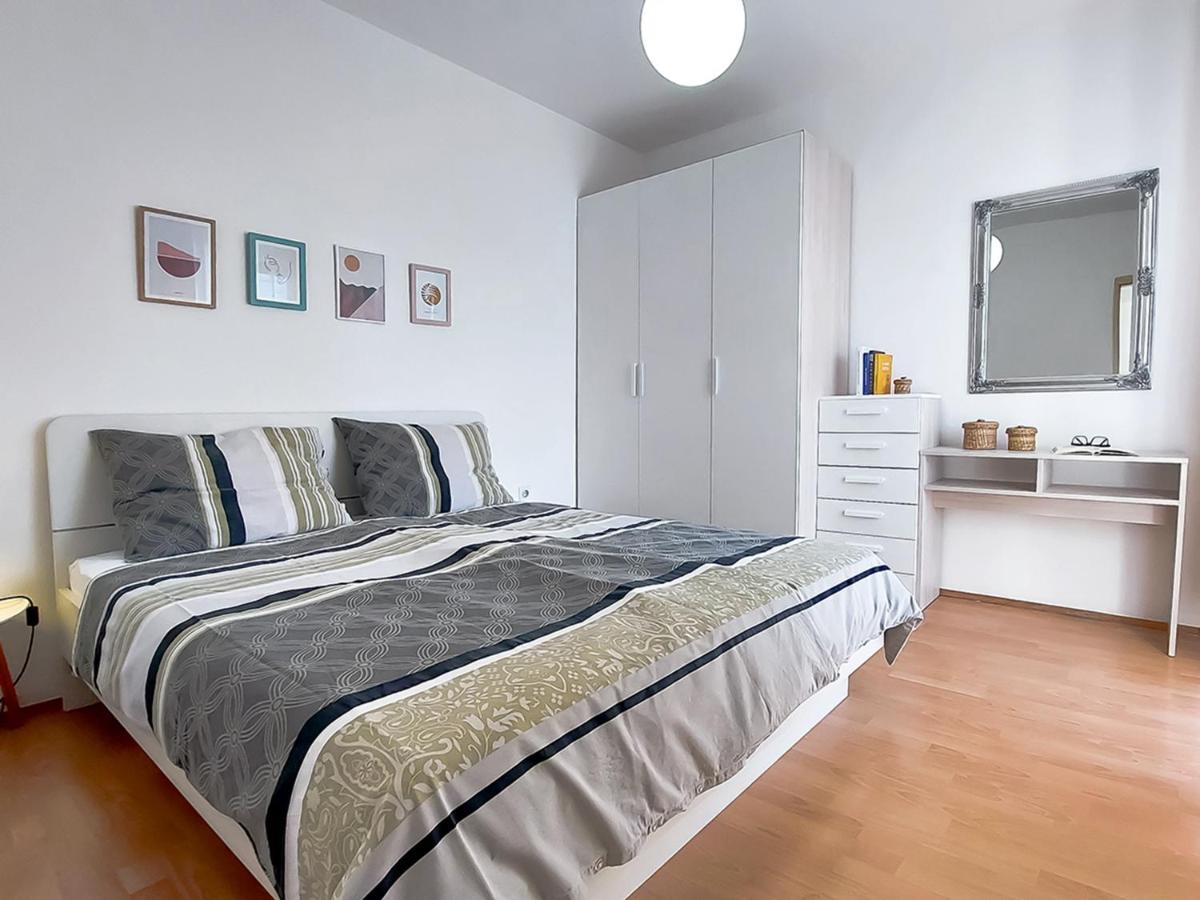 Apartments Tena With Private Parking Pula Exterior photo
