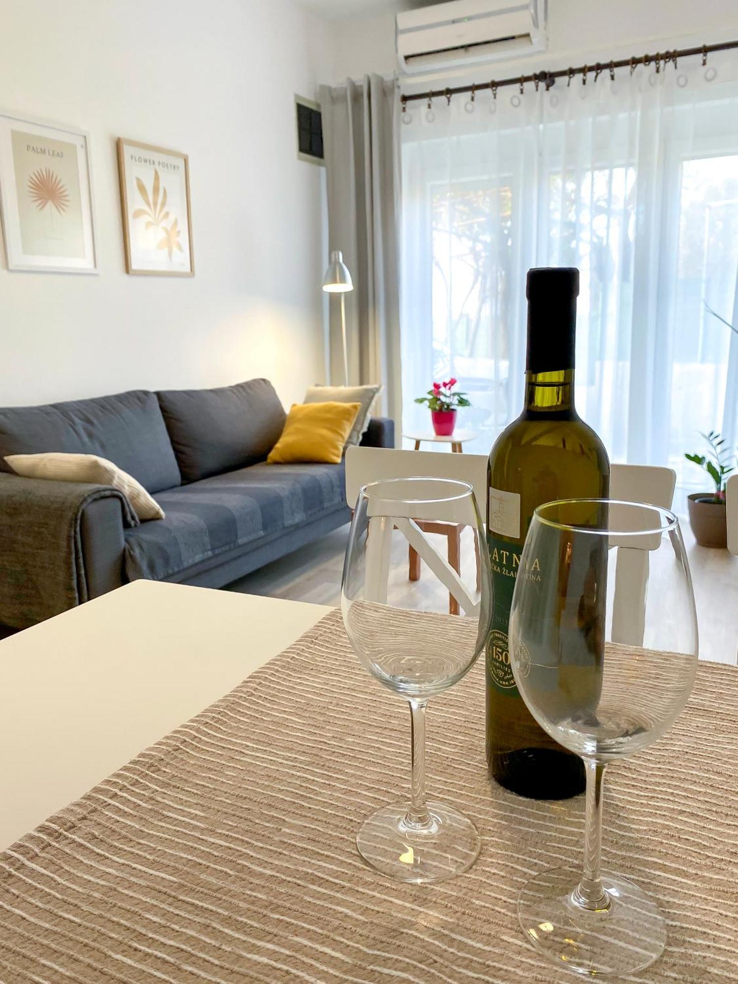 Apartments Tena With Private Parking Pula Exterior photo