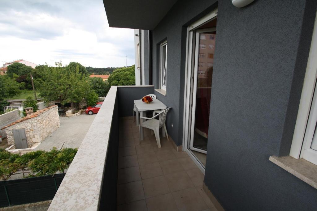 Apartments Tena With Private Parking Pula Room photo